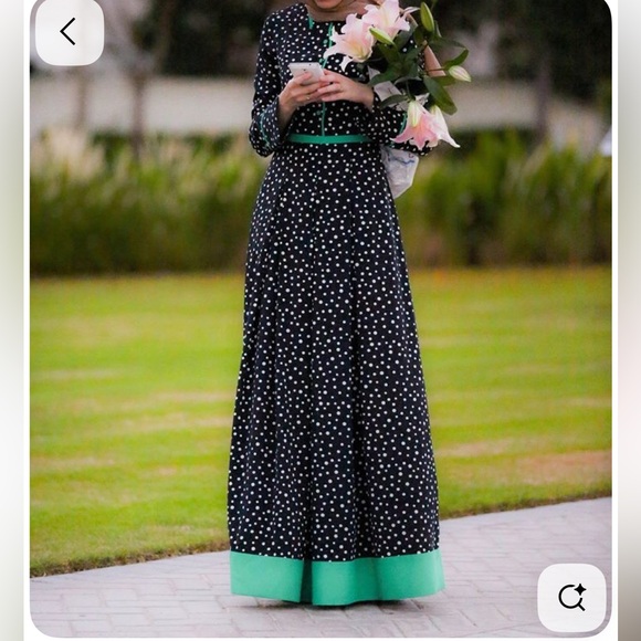 HANNAH HARIRI Dresses & Skirts - NWT ANNAH HARIRI XL
Modest Polka Dot Maxi Dress Green
Trim Abaya